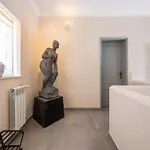 Private Bedroom In A Luxurious Villa, 别墅 *