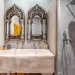 Private Bedroom In A Luxurious Villa, 别墅
