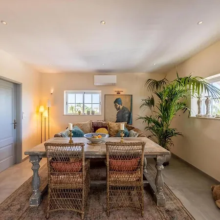 Bedroom In A Villa, فيلة