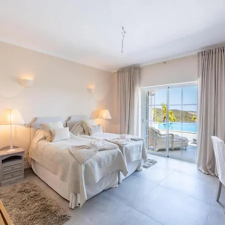 Bedroom In A Villa, 빌라 *
