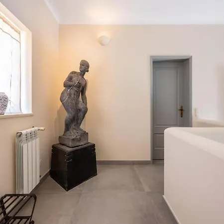 Bedroom In A Villa, فيلة *