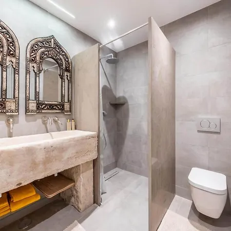 Bedroom In A Villa, * بودينز